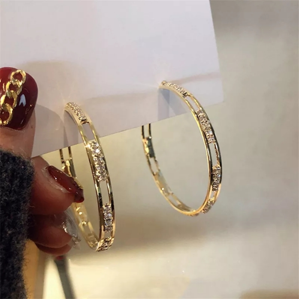 BEAUTIFUL YELLOW GOLD ROUND HOOP EARRINGS - Picture 3 of 5